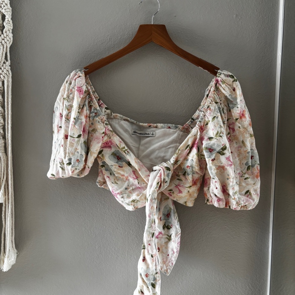 Abercrombie & Fitch Floral Puff Sleeve Blouse